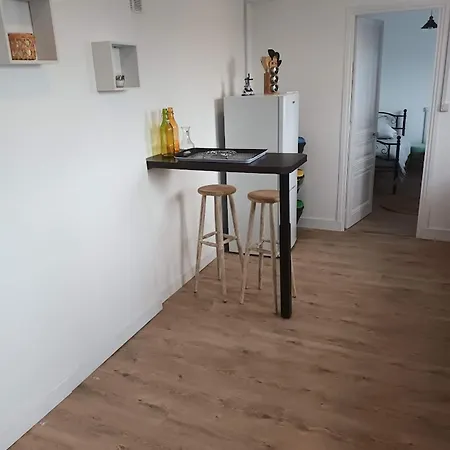 Hébergement de vacances Maison Charmante à Avec Jardin Privatif
