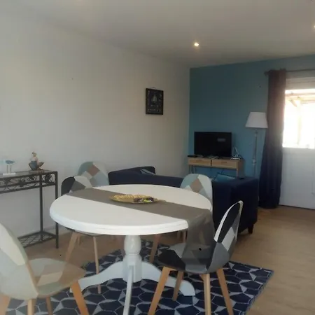 Maison Charmante à Avec Jardin Privatif